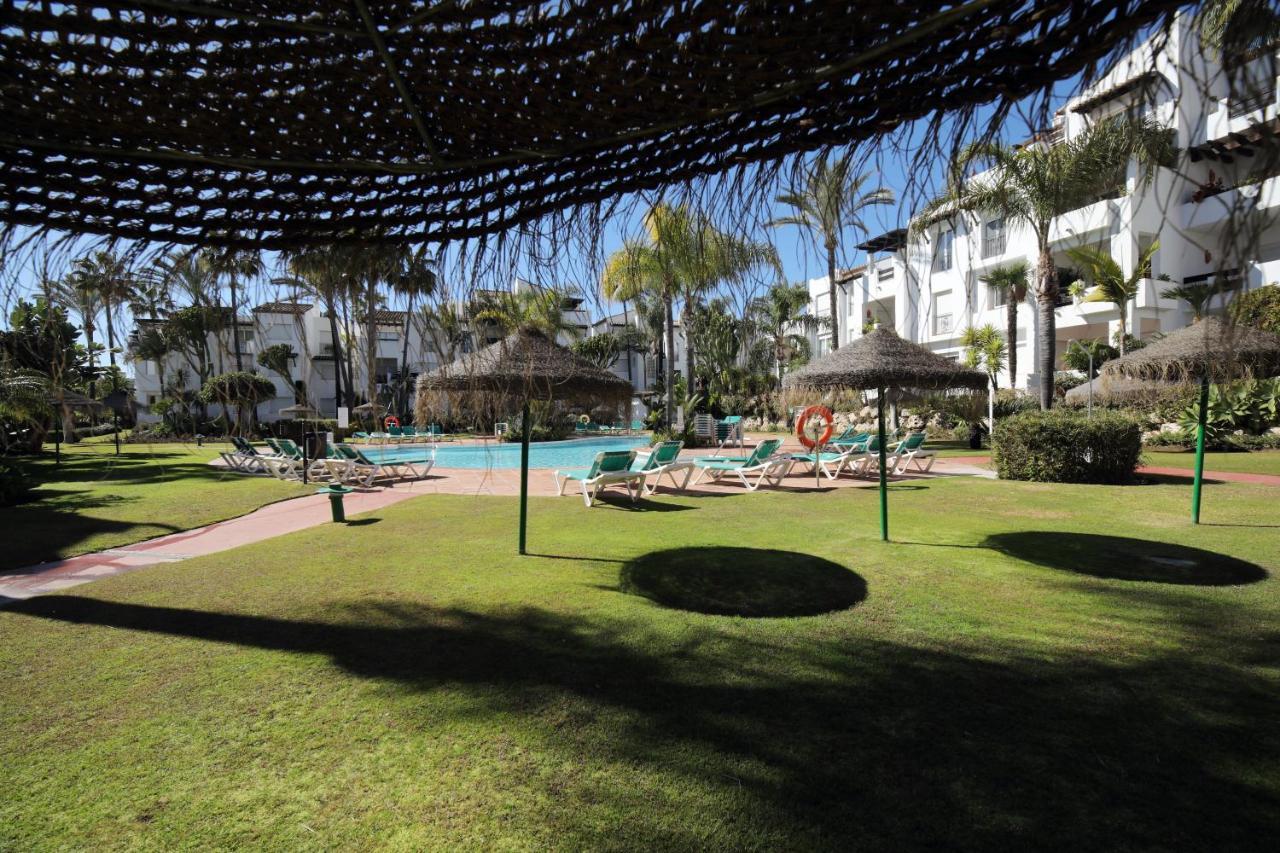 Exceptional Beachfront Complex With Pool In Costalita, Estepona Exterior foto